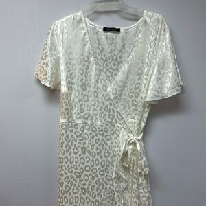 Simplee High-Low Wrap Dress White Animal Print Size Large